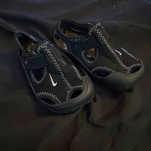 Toddler Nike sandals boys size 6